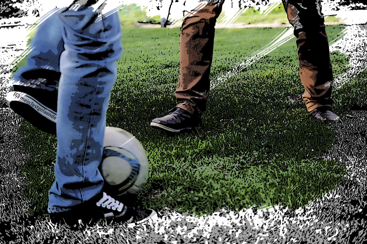 Beine von Menschen, die Fußball spielen